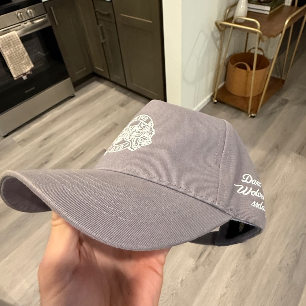 Wolves Hat - Picture 7 of 9